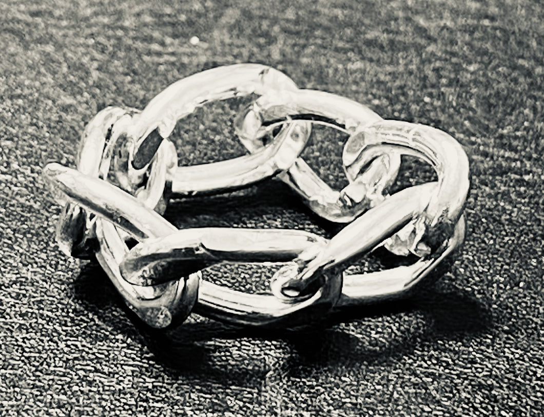 A loose ring in a handmade curbed link in silver